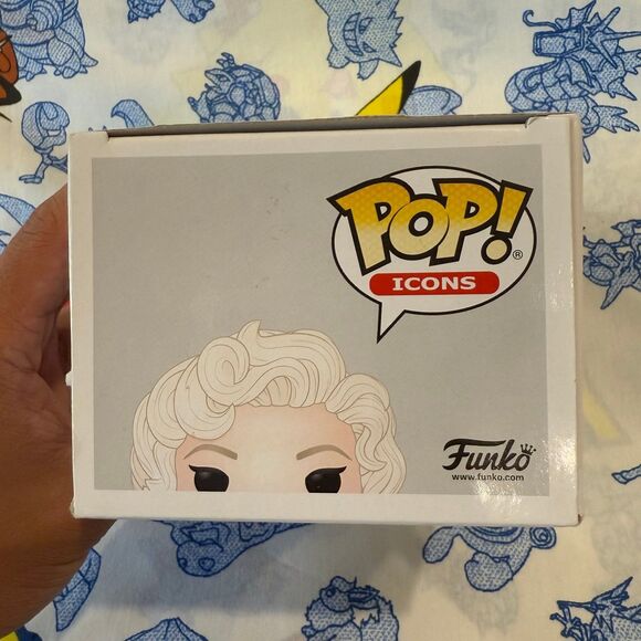Funko Pop! Marilyn Monroe #24 White Dress - Picture 5 of 6